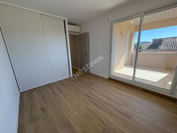 HYERES Ouest , A Vendre, Villa Neuve T7, 142.50 M2, Jardin, Piscine, Garage.