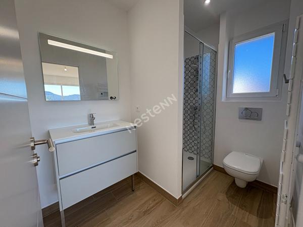 HYERES Ouest , A Vendre, Villa Neuve T7, 142.50 M2, Jardin, Piscine, Garage.