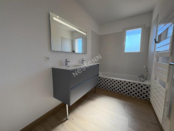 HYERES Ouest , A Vendre, Villa Neuve T7, 142.50 M2, Jardin, Piscine, Garage.