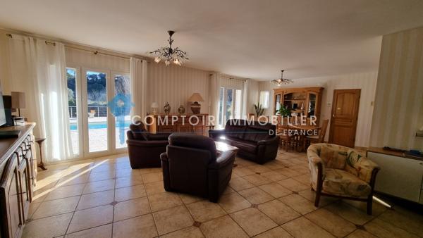 Villa
                                                                                                                                                                                                                                                                                                                        5 pièce(s)                                                                                                                                                                                                          4 chambre(s)                                                                                                                                                                                                          155  m²