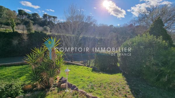 Villa
                                                                                                                                                                                                                                                                                                                        5 pièce(s)                                                                                                                                                                                                          4 chambre(s)                                                                                                                                                                                                          155  m²