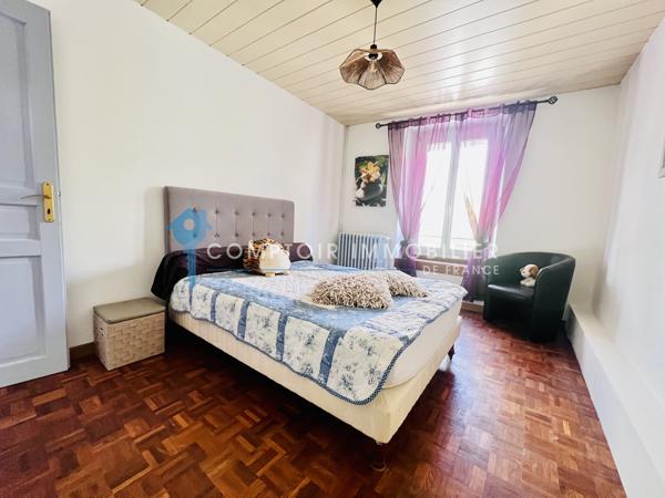 Maison
                                                                                                                                                                                                                                                                                                                        6 pièce(s)                                                                                                                                                                                                          4 chambre(s)                                                                                                                                                                                                          121.15  m²