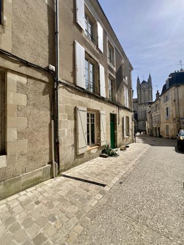 Poitiers (86000) T4 de charme avec vue imprenable sur la cathédrale