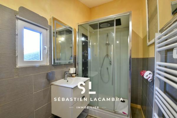 Lédergues (12170) Maison en pierre rénovée – 5 pièces – Piscine avec dôme – Terrain arboré