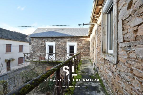 Lédergues (12170) Maison en pierre rénovée – 5 pièces – Piscine avec dôme – Terrain arboré