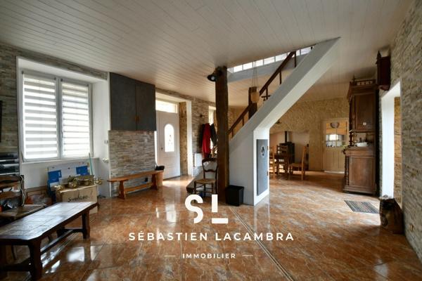 Lédergues (12170) Maison en pierre rénovée – 5 pièces – Piscine avec dôme – Terrain arboré