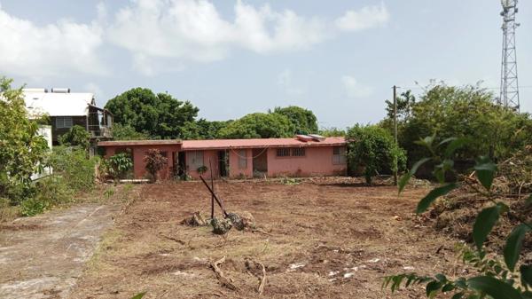 Maison à vendre 7 pièces, 1615M2 terrain à SAINTE ANNE (971)