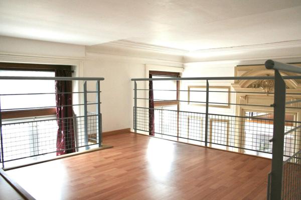 studio lumineux avec mezzanine