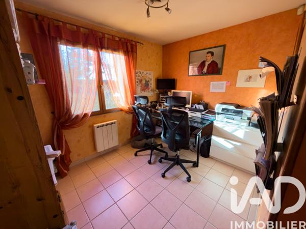 Maison à vendre 5 pièces 133 m² Sainte-Croix-sur-Buchy