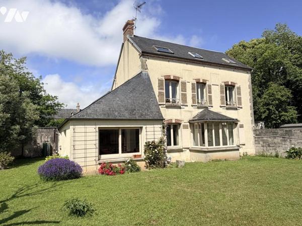 Bayeux centre – Maison bourgeoise en pierres, dépendance, jardin 975 m²