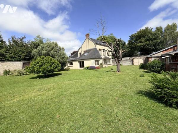 Bayeux centre – Maison bourgeoise en pierres, dépendance, jardin 975 m²
