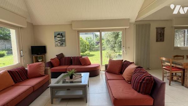 Bayeux centre – Maison bourgeoise en pierres, dépendance, jardin 975 m²