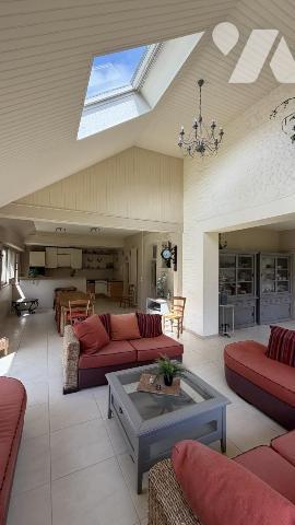 Bayeux centre – Maison bourgeoise en pierres, dépendance, jardin 975 m²