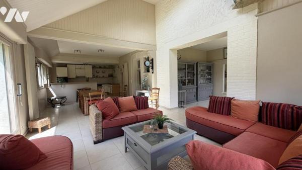 Bayeux centre – Maison bourgeoise en pierres, dépendance, jardin 975 m²