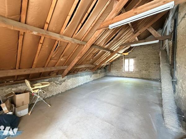 Bayeux centre – Maison bourgeoise en pierres, dépendance, jardin 975 m²