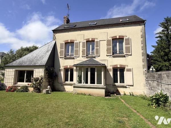 Bayeux centre – Maison bourgeoise en pierres, dépendance, jardin 975 m²