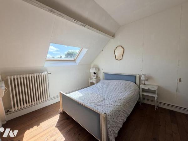 Bayeux centre – Maison bourgeoise en pierres, dépendance, jardin 975 m²