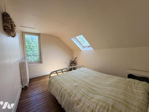 Bayeux centre – Maison bourgeoise en pierres, dépendance, jardin 975 m²
