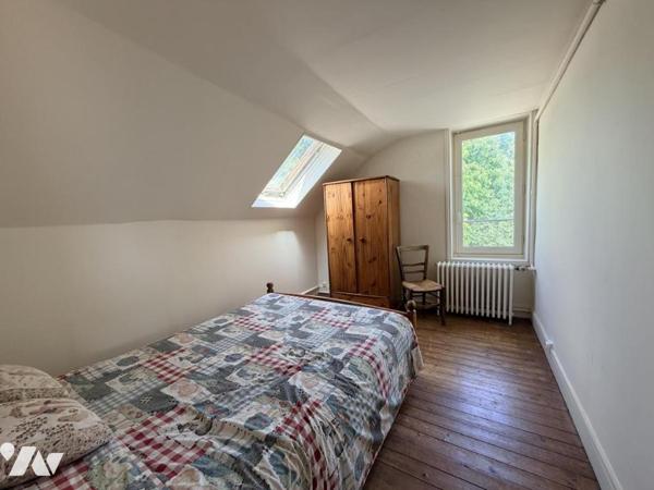 Bayeux centre – Maison bourgeoise en pierres, dépendance, jardin 975 m²