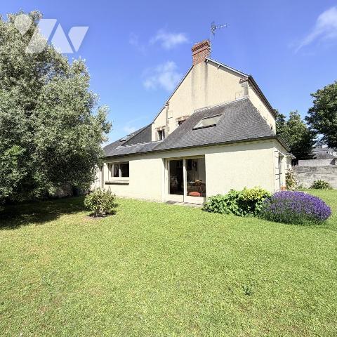 Bayeux centre – Maison bourgeoise en pierres, dépendance, jardin 975 m²