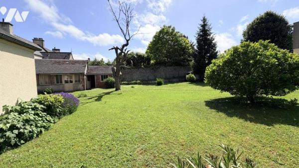 Bayeux centre – Maison bourgeoise en pierres, dépendance, jardin 975 m²