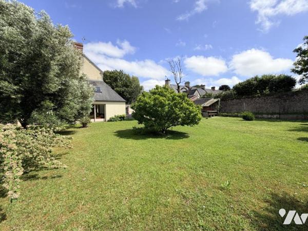 Bayeux centre – Maison bourgeoise en pierres, dépendance, jardin 975 m²