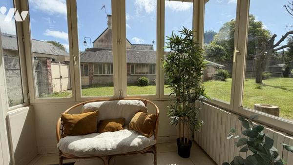 Bayeux centre – Maison bourgeoise en pierres, dépendance, jardin 975 m²