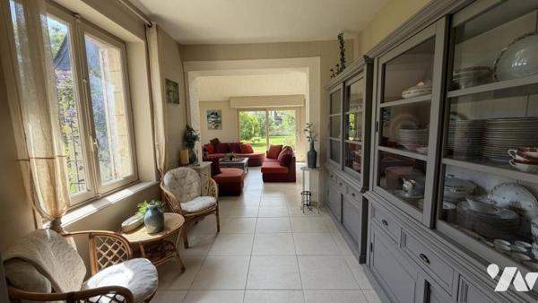 Bayeux centre – Maison bourgeoise en pierres, dépendance, jardin 975 m²