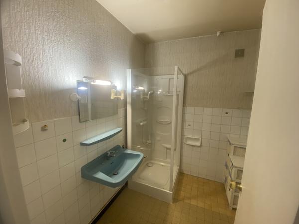 Appartement
         3 pièces
        - 84 m² Exclusivité 169 000 € *