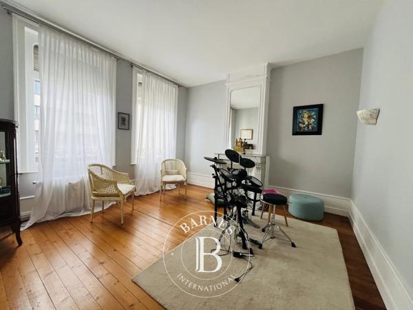 Douai, Maison de ville 4 Chambres -  240 m² à vendre