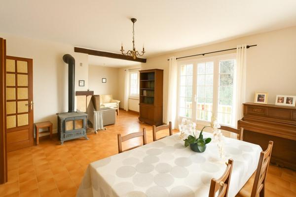 Maison familiale de 130 m² avec piscine – Cruis (04)