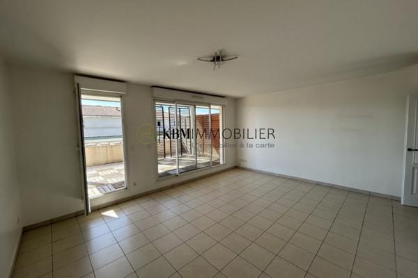 APPARTEMENT RECENT DE 65M2 -VUE DEGAGEE - CHATEAU-GOMBERT