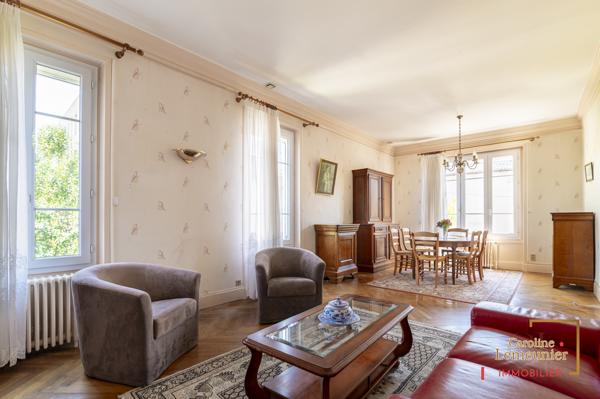 Villefranche Villa Années 1930 , double acces atelier de plain pied de 75m²