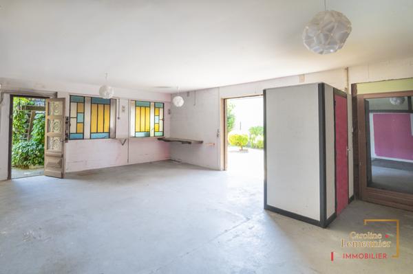 Villefranche Villa Années 1930 , double acces atelier de plain pied de 75m²