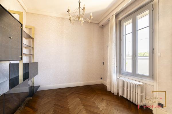 Villefranche Villa Années 1930 , double acces atelier de plain pied de 75m²