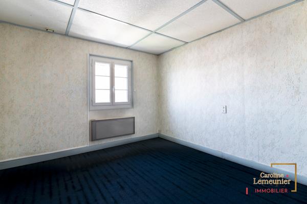 Villefranche Villa Années 1930 , double acces atelier de plain pied de 75m²