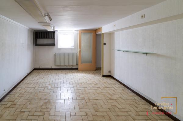 Villefranche Villa Années 1930 , double acces atelier de plain pied de 75m²