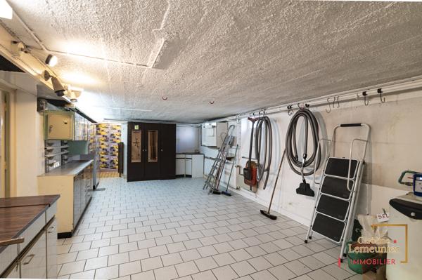 Villefranche Villa Années 1930 , double acces atelier de plain pied de 75m²