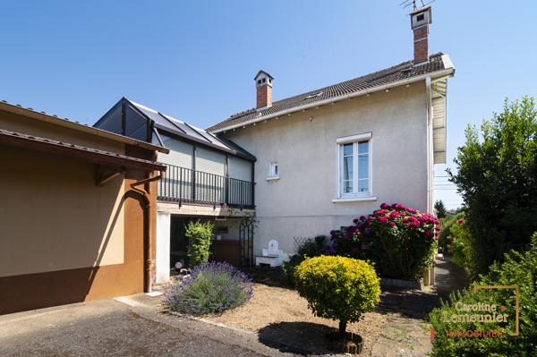 Villefranche Villa Années 1930 , double acces atelier de plain pied de 75m²