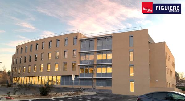 Immeuble de bureaux neuf à louer proche Centre Ville d' Aix avec terrasses.