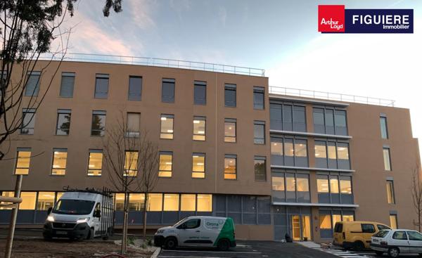 Immeuble de bureaux neuf à louer proche Centre Ville d' Aix avec terrasses.