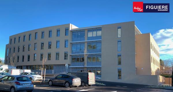 Immeuble de bureaux neuf à louer proche Centre Ville d' Aix avec terrasses.