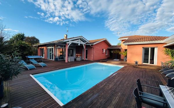 Maison à vendre    7 pièces • 222,07 m2 Saint-Vincent-de-Tyrosse