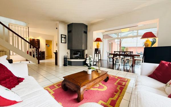 Maison à vendre    7 pièces • 222,07 m2 Saint-Vincent-de-Tyrosse