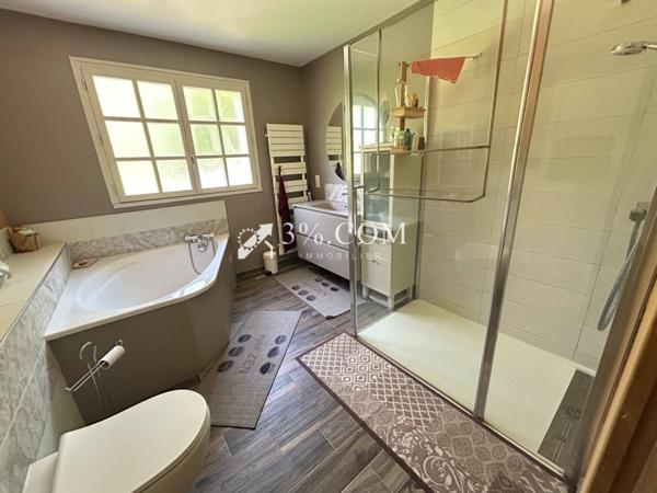 Maison 8 pièce(s) 5 chambre(s) 205 m²