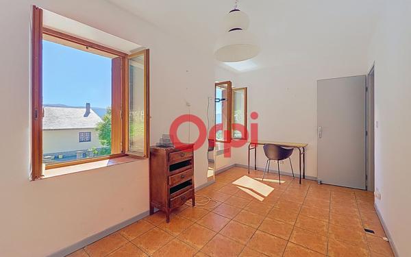 Appartement à vendre    4 pièces • 112 m2 Enveitg