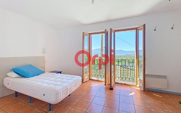 Appartement à vendre    4 pièces • 112 m2 Enveitg