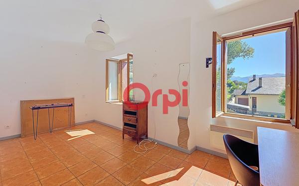 Appartement à vendre    4 pièces • 112 m2 Enveitg