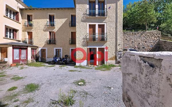 Appartement à vendre    4 pièces • 112 m2 Enveitg