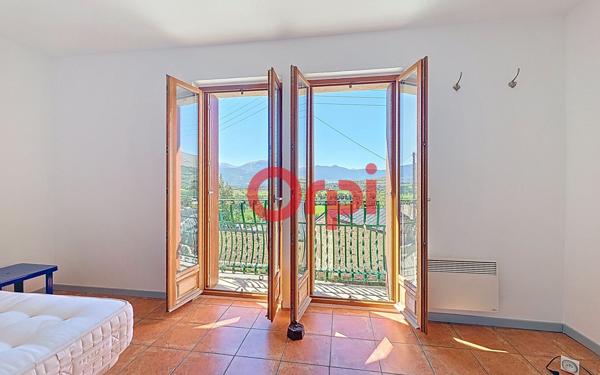 Appartement à vendre    4 pièces • 112 m2 Enveitg